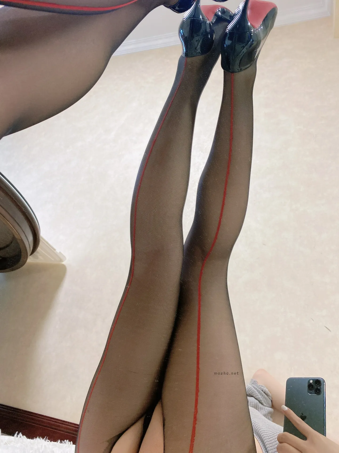 奶宝妹纸 – 秘书的秘开档黑丝【24P】